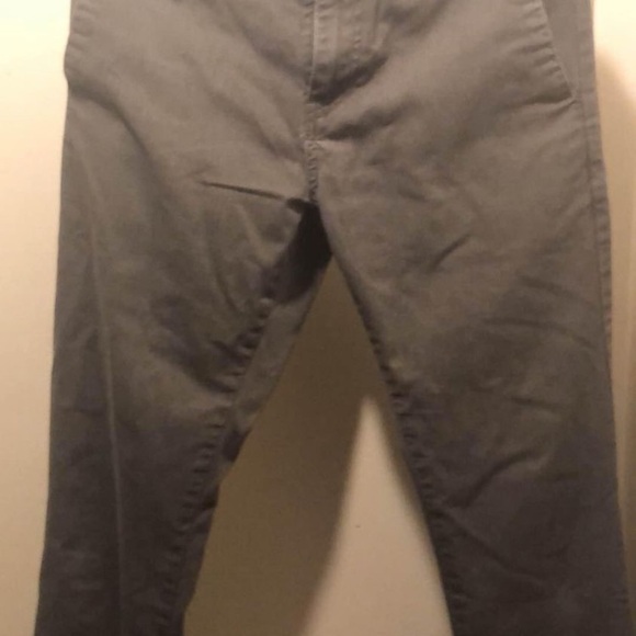 Levi jeans W31 L32 and size 28 volcom jeans - Picture 3 of 4